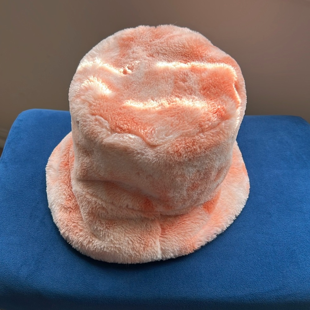 90s faux fur bucket hat